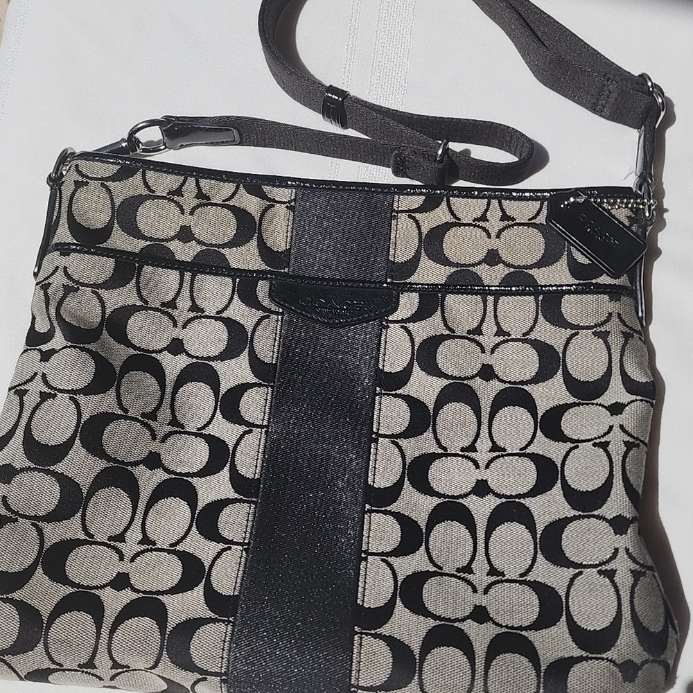 COACH Signature Classic Crossbody Bag Purse Black/Tan w Zipper Outside & Inside